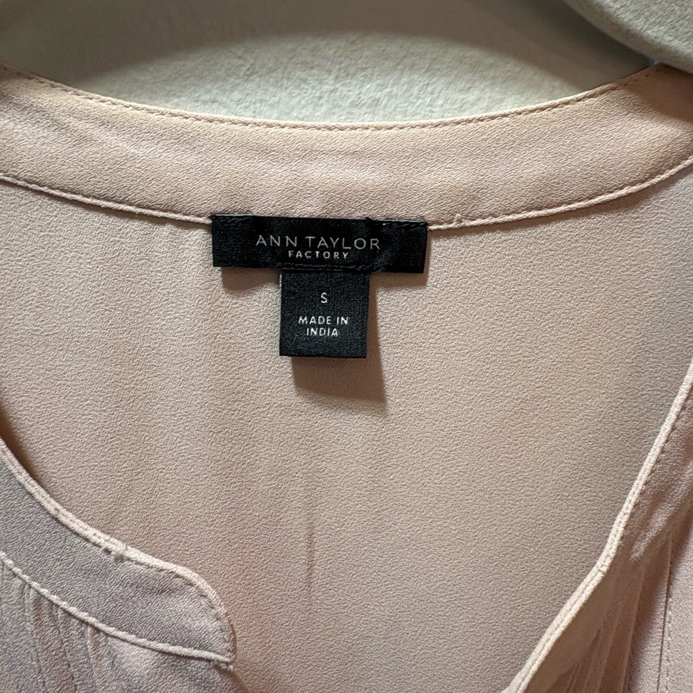 Ann Taylor Light Pink V-Neck Blouse - Picture 3 of 4